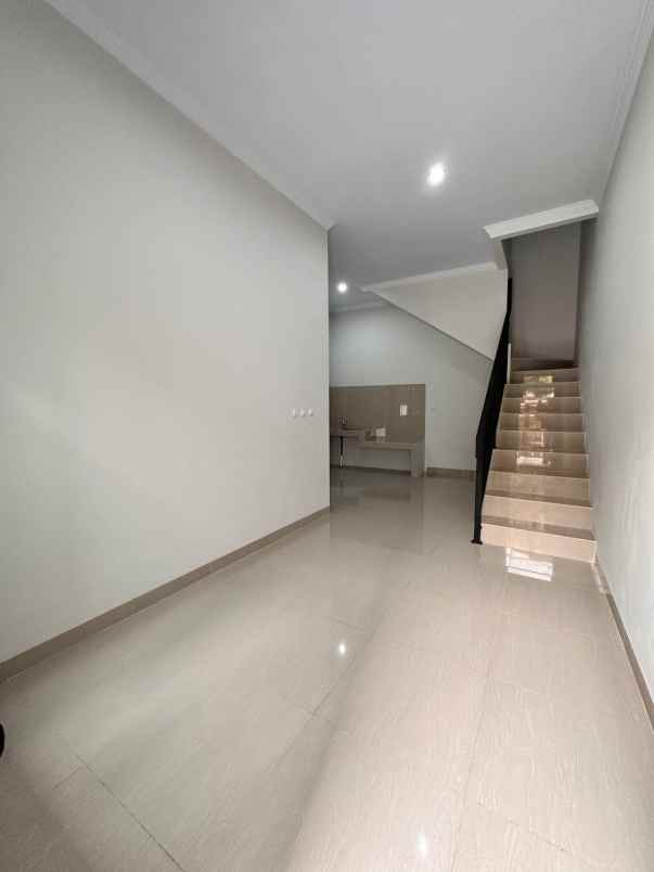 dijual rumah kalisari