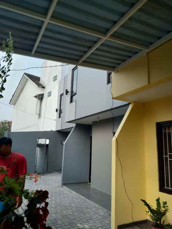 dijual rumah kampung rambutan ciracas