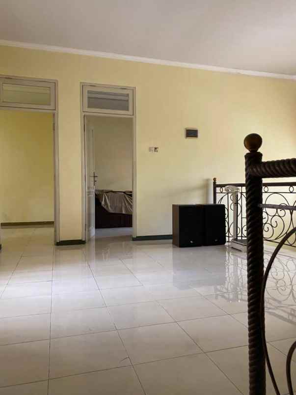 dijual rumah kebonsari regency