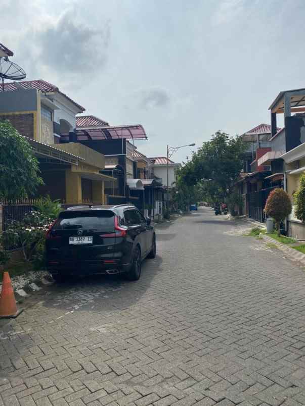 dijual rumah kebonsari regency