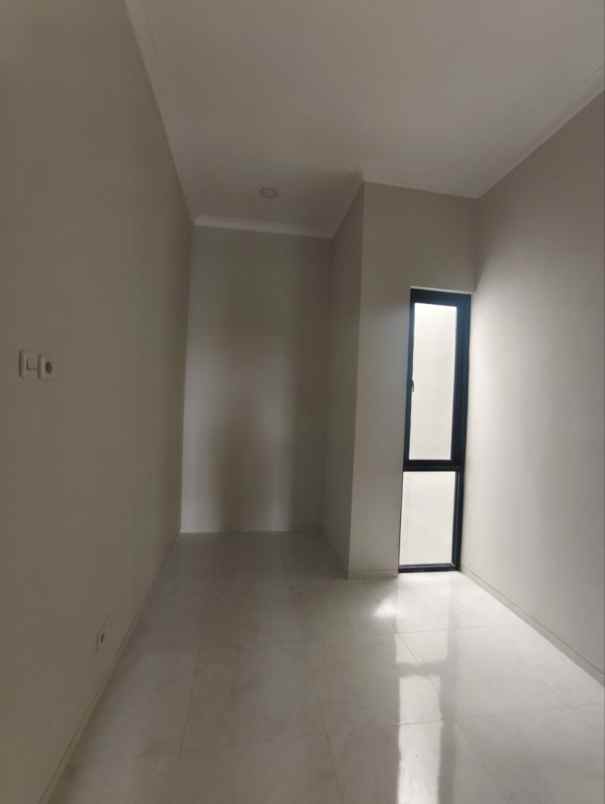 dijual rumah kedung baruk