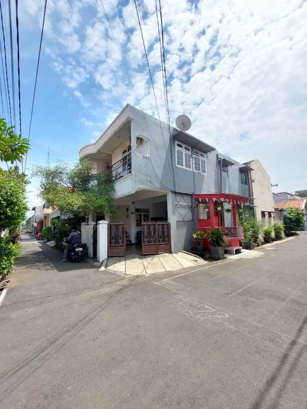 dijual rumah kelapa dua