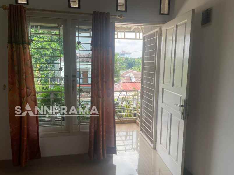 dijual rumah kelapa dua wetan