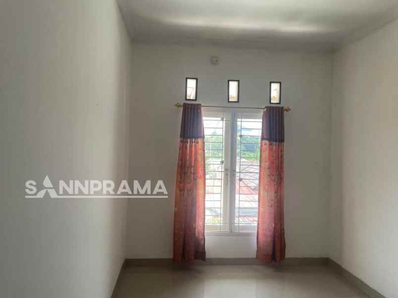 dijual rumah kelapa dua wetan