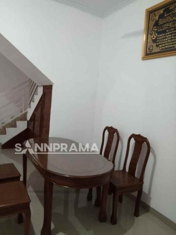 dijual rumah kelapa dua wetan