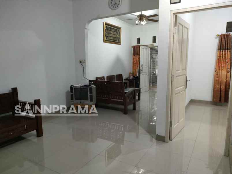 dijual rumah kelapa dua wetan