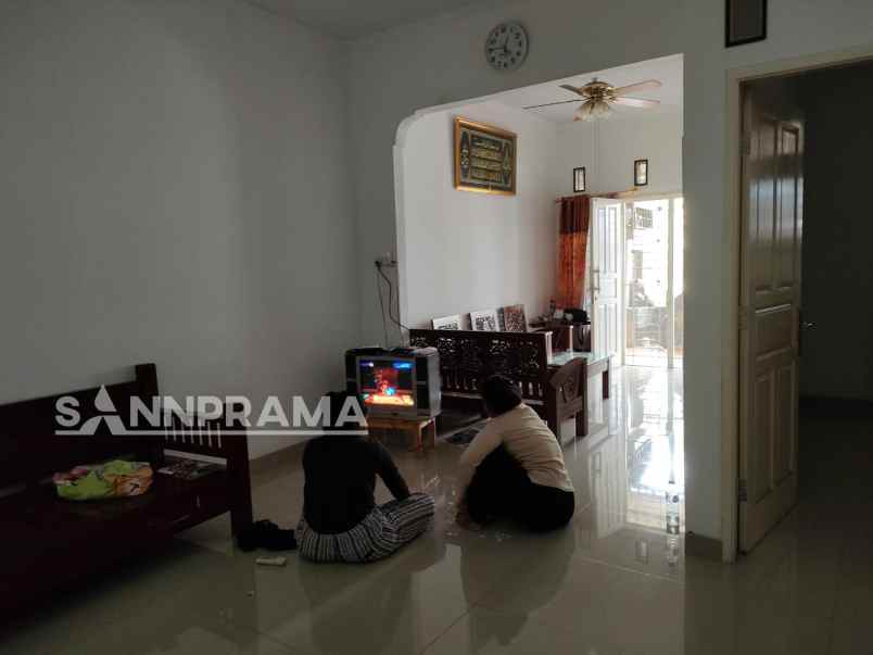 dijual rumah kelapa dua wetan