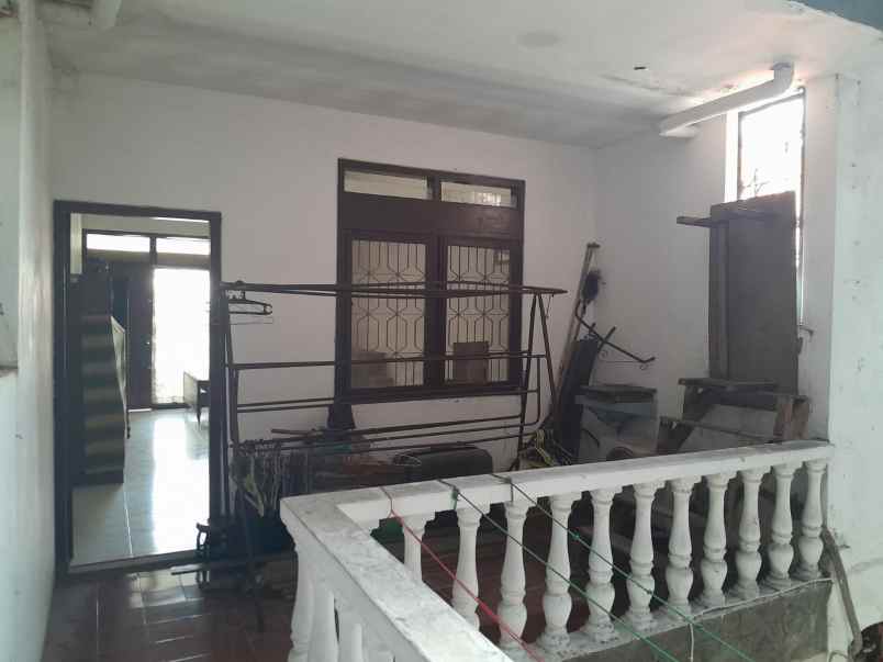 dijual rumah ketintang selatan
