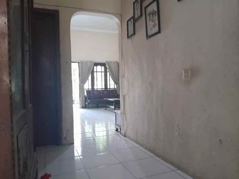 dijual rumah ketintang selatan