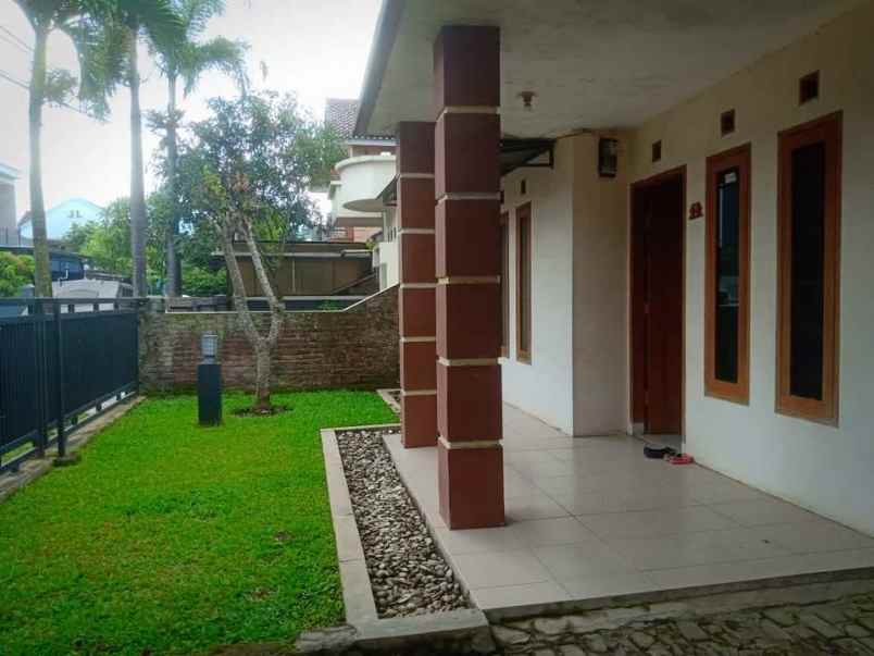 dijual rumah komplek ekslusif