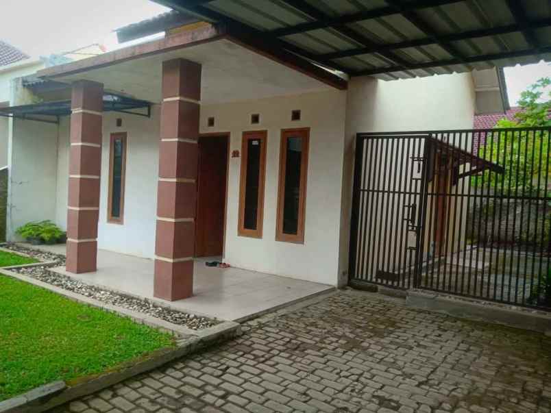 dijual rumah komplek ekslusif