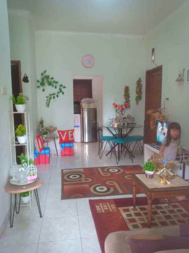 dijual rumah komplek ekslusif