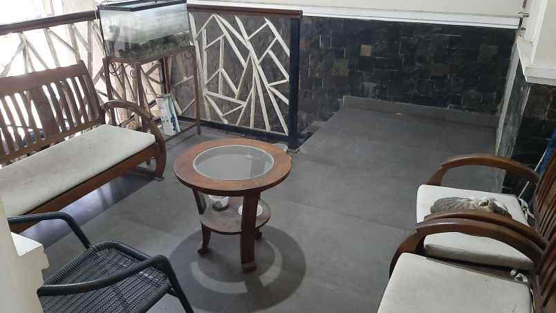 dijual rumah komplek flo residence kav