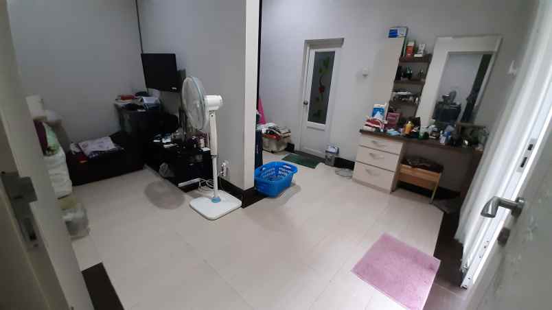dijual rumah komplek flo residence kav