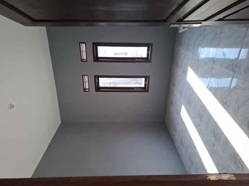 dijual rumah komplek lisvie village jl