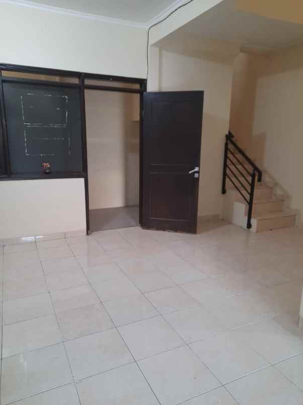 dijual rumah komplek pondok hijau