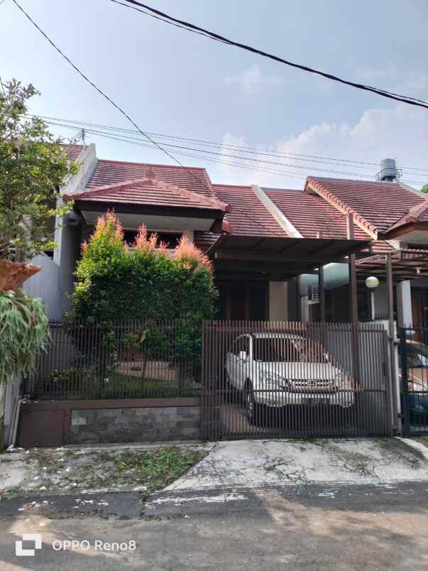 dijual rumah komplek pondok hijau