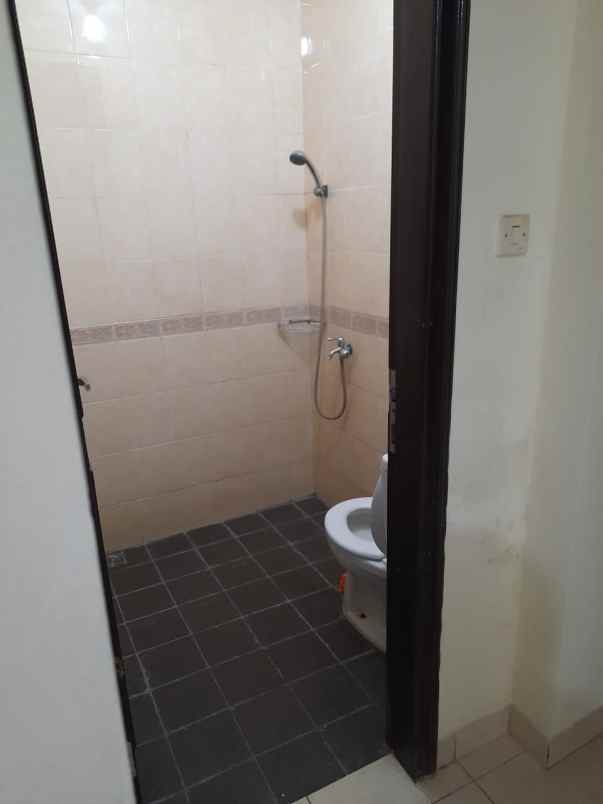 dijual rumah komplek pondok hijau