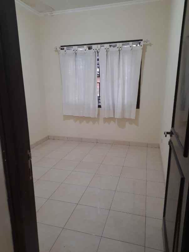 dijual rumah komplek pondok hijau