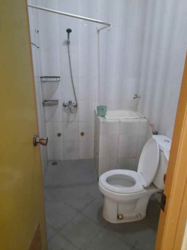 dijual rumah komplek pondok hijau