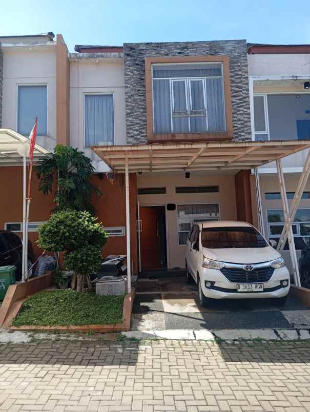 dijual rumah komplek sariwangi
