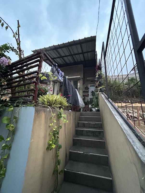 dijual rumah komplek sariwangi