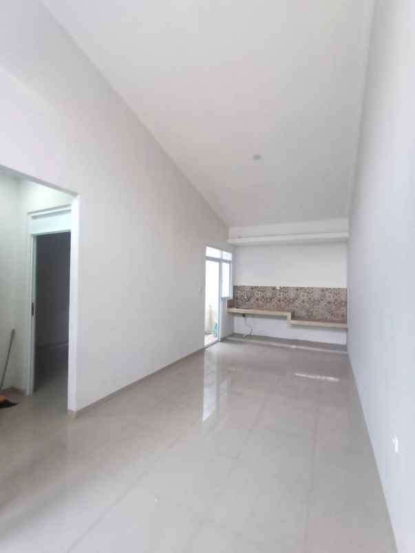 dijual rumah komplek vila dago pamulang