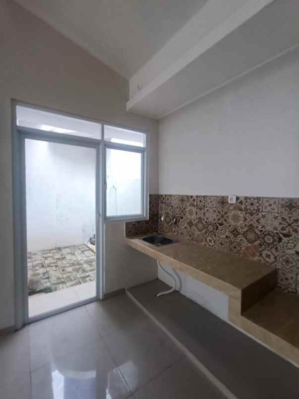 dijual rumah komplek vila dago pamulang