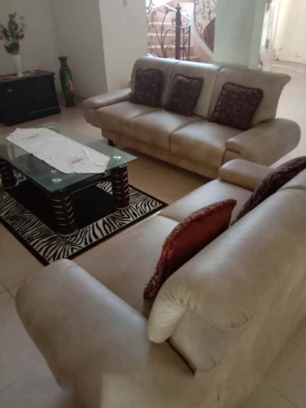 dijual rumah kutisari utara