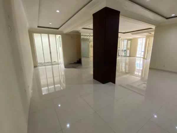 dijual rumah lariz pakuwon indah