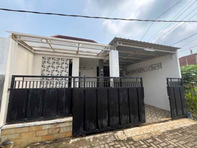 dijual rumah lokasi perumahan di bandara pakis malang