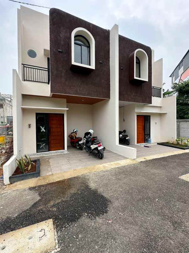 dijual rumah lubang buaya cipayung jaktim