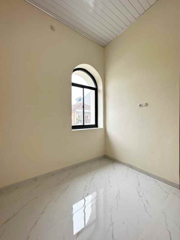 dijual rumah lubang buaya cipayung jaktim