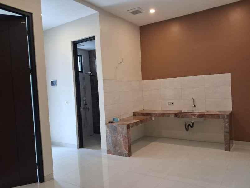 dijual rumah manyar jaya