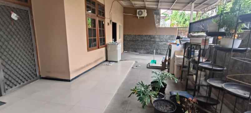 dijual rumah manyar tompotika manyar