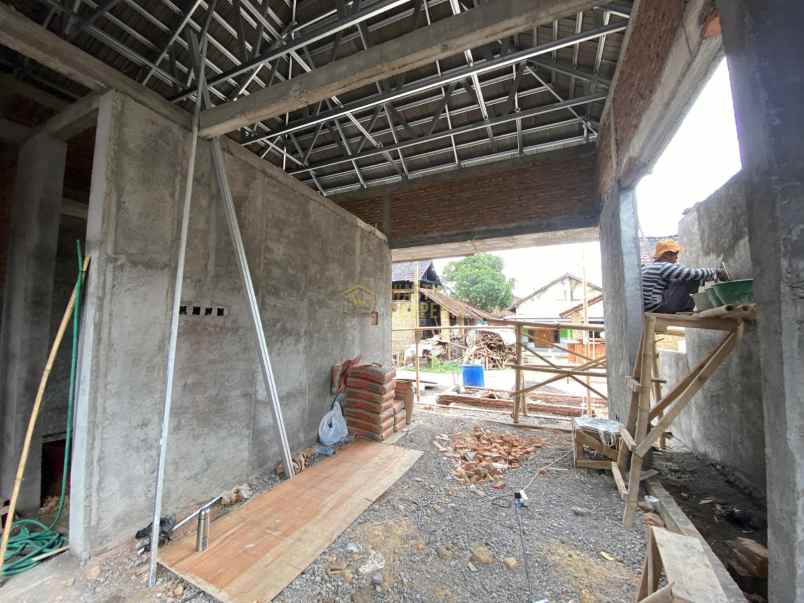 dijual rumah margoluwih