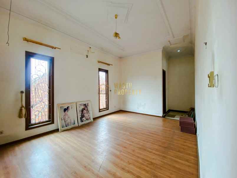 dijual rumah mewah 10 kamar akses mudah di kalasan