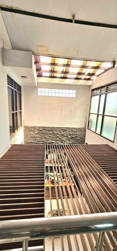 dijual rumah mewah 2 lantai dicurug indah jatiwaringin