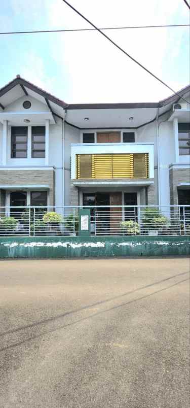 dijual rumah mewah 2 lantai dicurug indah jatiwaringin