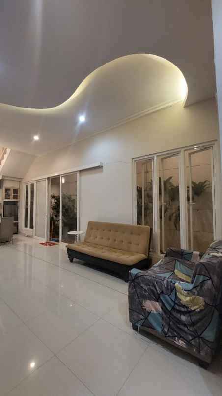 dijual rumah mewah dan cantik lokasi sulfat malang