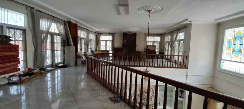 dijual rumah mewah siap huni di area permata hijau