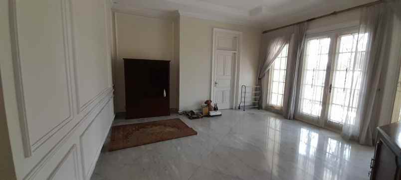 dijual rumah mewah siap huni di area permata hijau