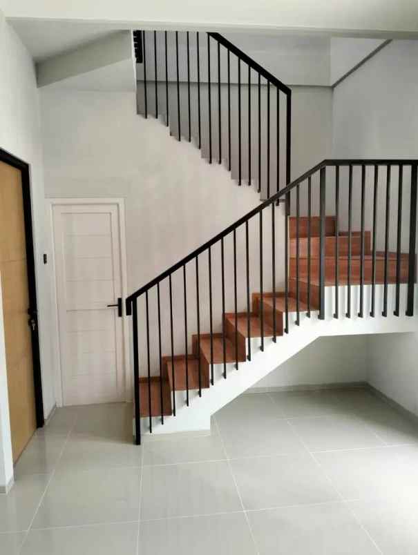 dijual rumah minimalis di cinere limo depok