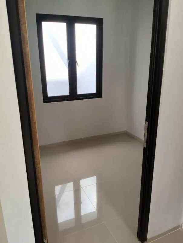 dijual rumah minimalis di cinere limo depok