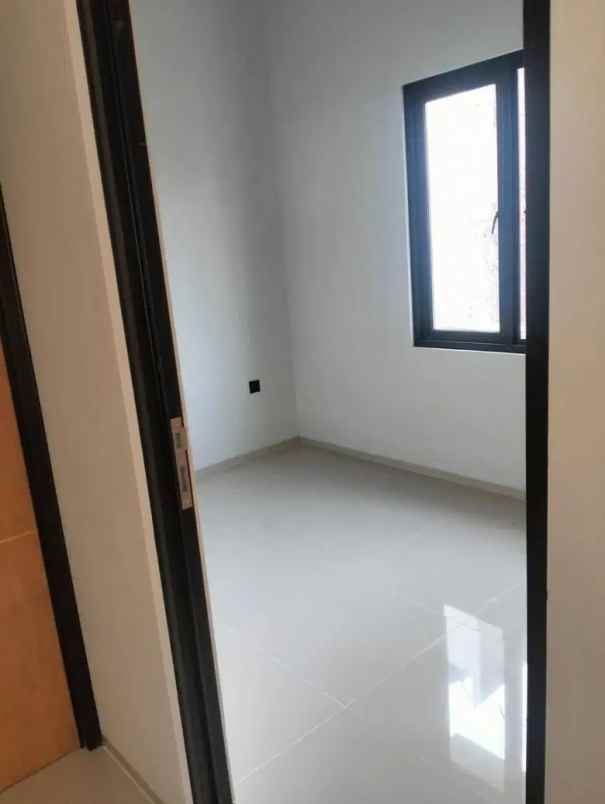 dijual rumah minimalis di cinere limo depok