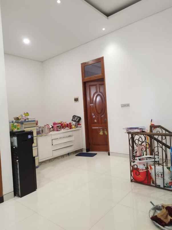 dijual rumah nginden