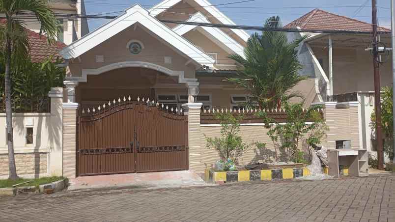 dijual rumah nirwana eksekutif