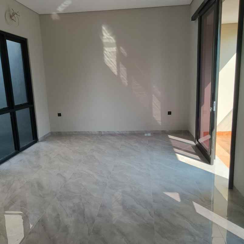 dijual rumah north vicrtoria