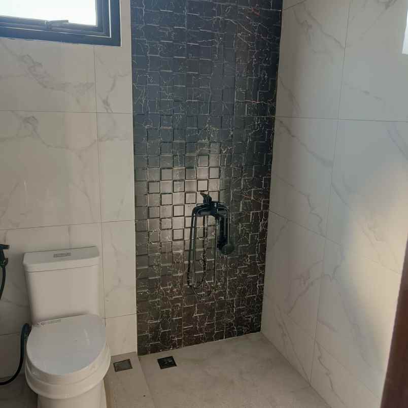 dijual rumah north vicrtoria