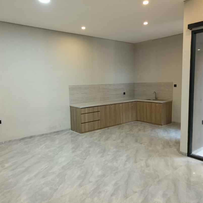 dijual rumah north vicrtoria